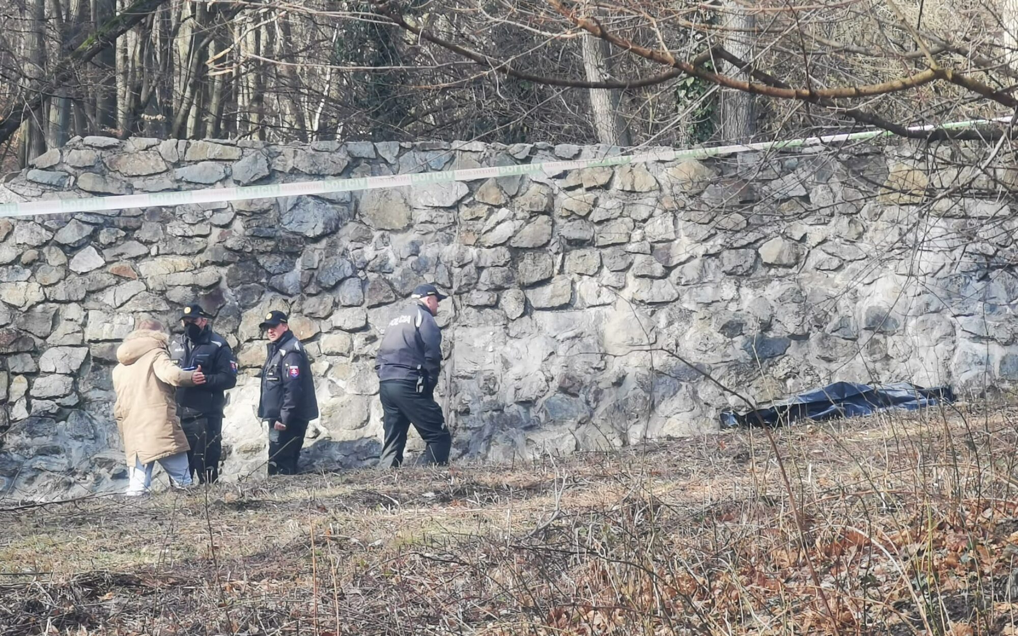 V lese nad bratislavskou Račou našli telo mŕtveho športovca.