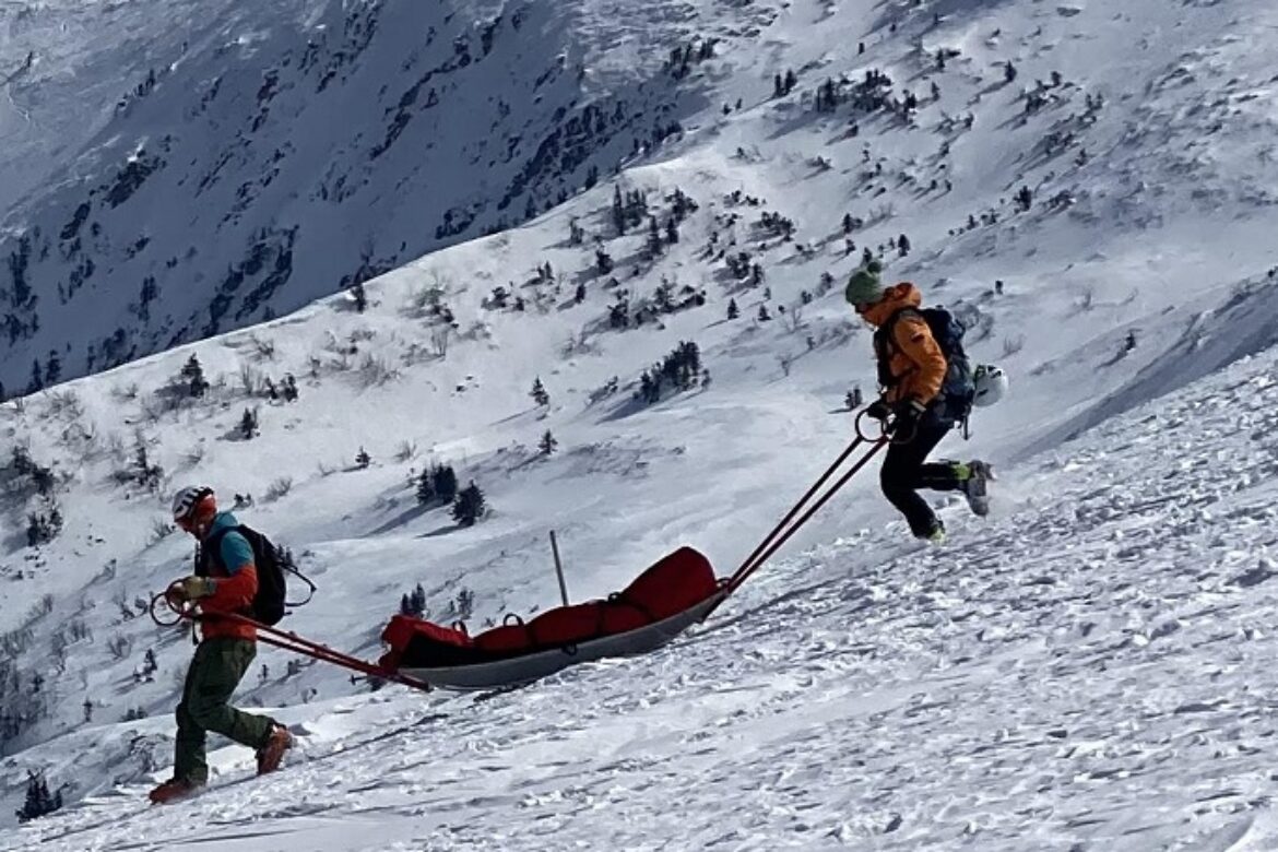 Po páde z Veľkého Kriváňa utrpel skialpinista zranenia končatín a chrbtice
