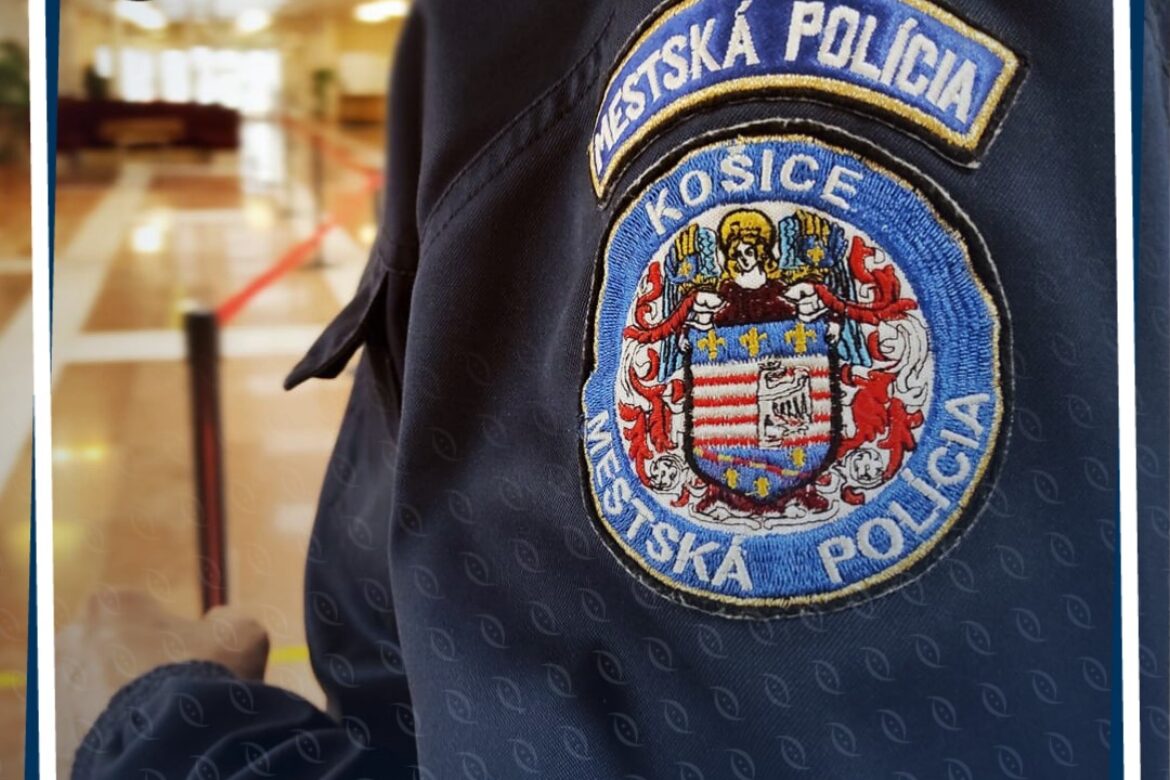 Policajti pokutujú v Starom Meste vodičov s tovarom pre Ukrajincov.