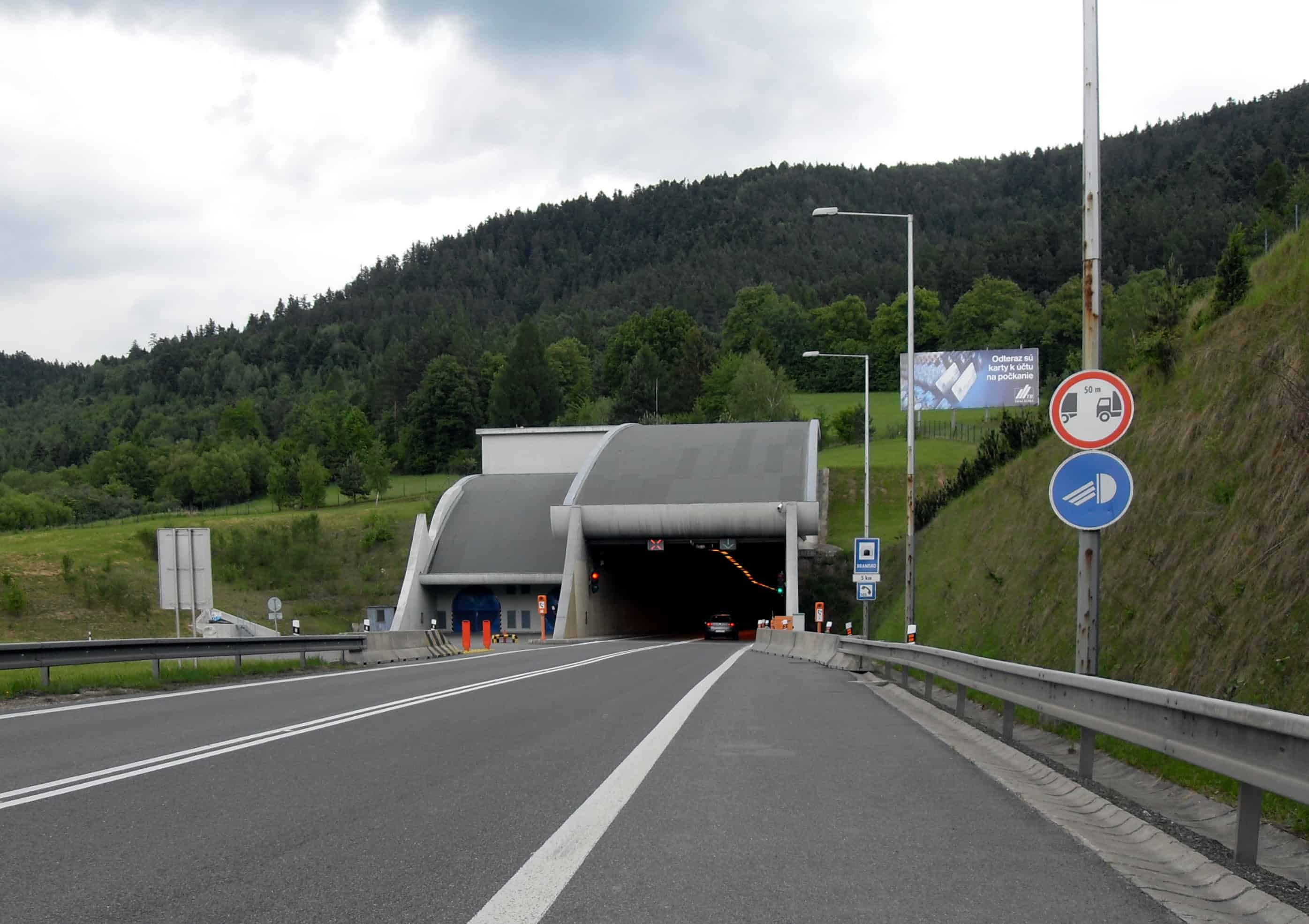 AKTUÁLNE Tunel Branisko je uzavretý. Dôvodom je dopravná nehoda