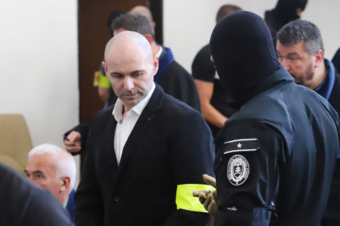 Na snímke odsúdený Peter Taufer počas procesu so zločineckou skupinou nazývanou sereďania pred senátom Špecializovaného trestného súdu , pracovisko Banská Bystrica v Ústave na výkon väzby v Banskej Bystrici v stredu 15. júna 2022. Foto: TASR