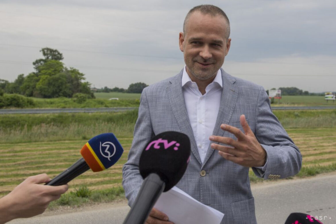 Starosta bratislavských Jaroviec J. Uhler bude opätovne kandidovať. Zdroj: TASR