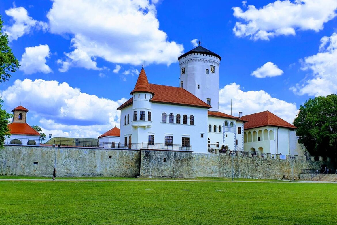 V Budatínskom hrade pripomenú atmosféru z čias grófa Gejzu Čákiho. Zdroj: slovenskycestovatel.sk
