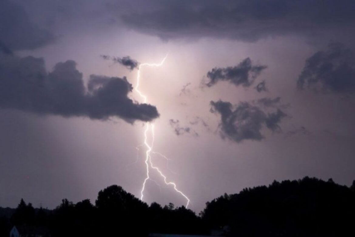 Meteorológovia varujú pred búrkami na strednom Slovensku. zdroj: SHMÚ