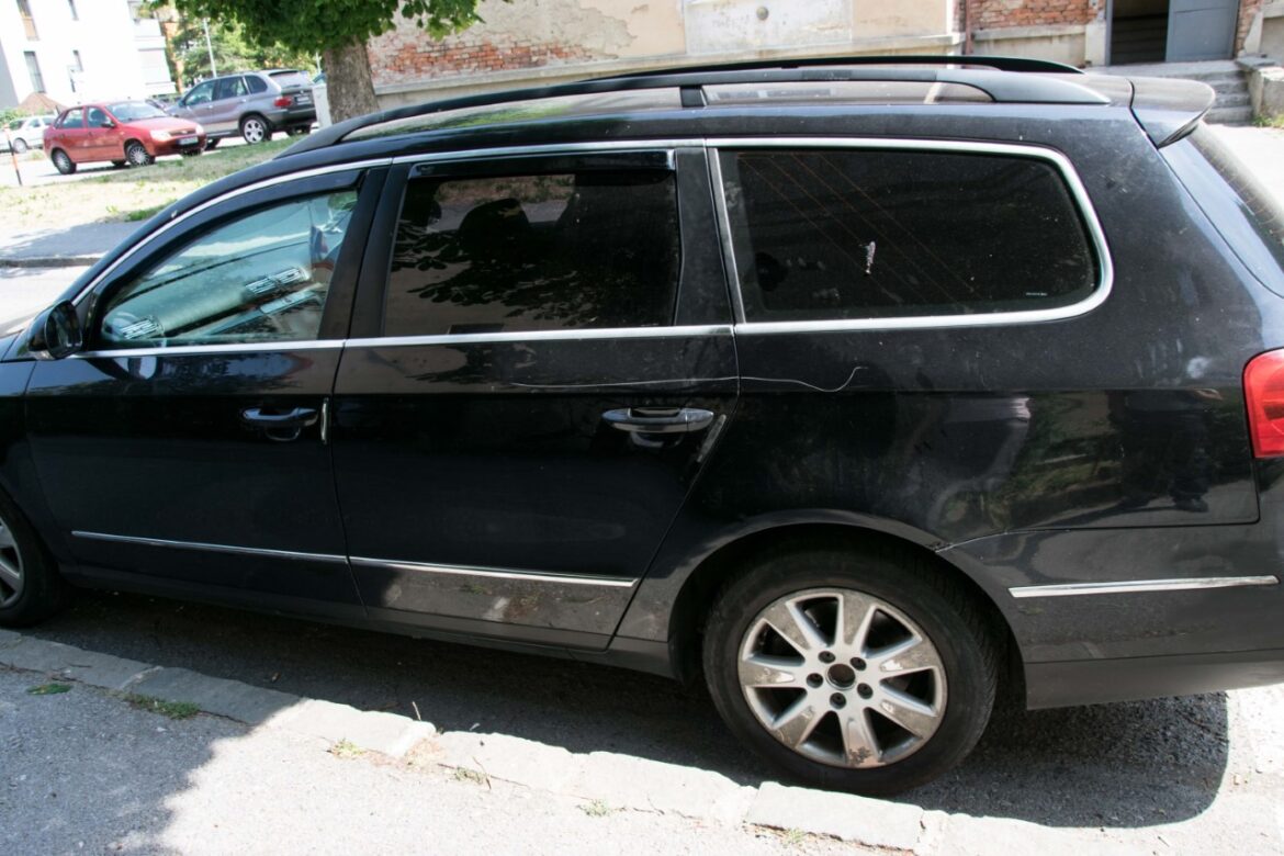 Polícia vyšetruje poškodenie siedmich vozidiel v Prešove. Zdroj: KR PZ PO