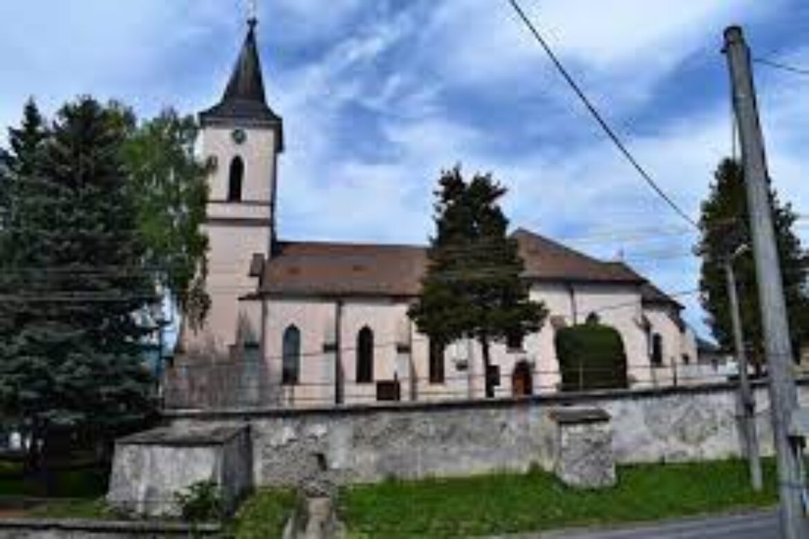 Obec slávi 800. výročie, jej kostol je zasvätený sv. Cyrilovi a Metodovi. Zdroj: wikipedia.org