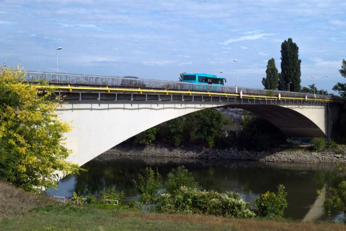 Rekonštrukcia Vážskeho mosta sa začne najskôr začiatkom roka 2023. Zdroj: TASR