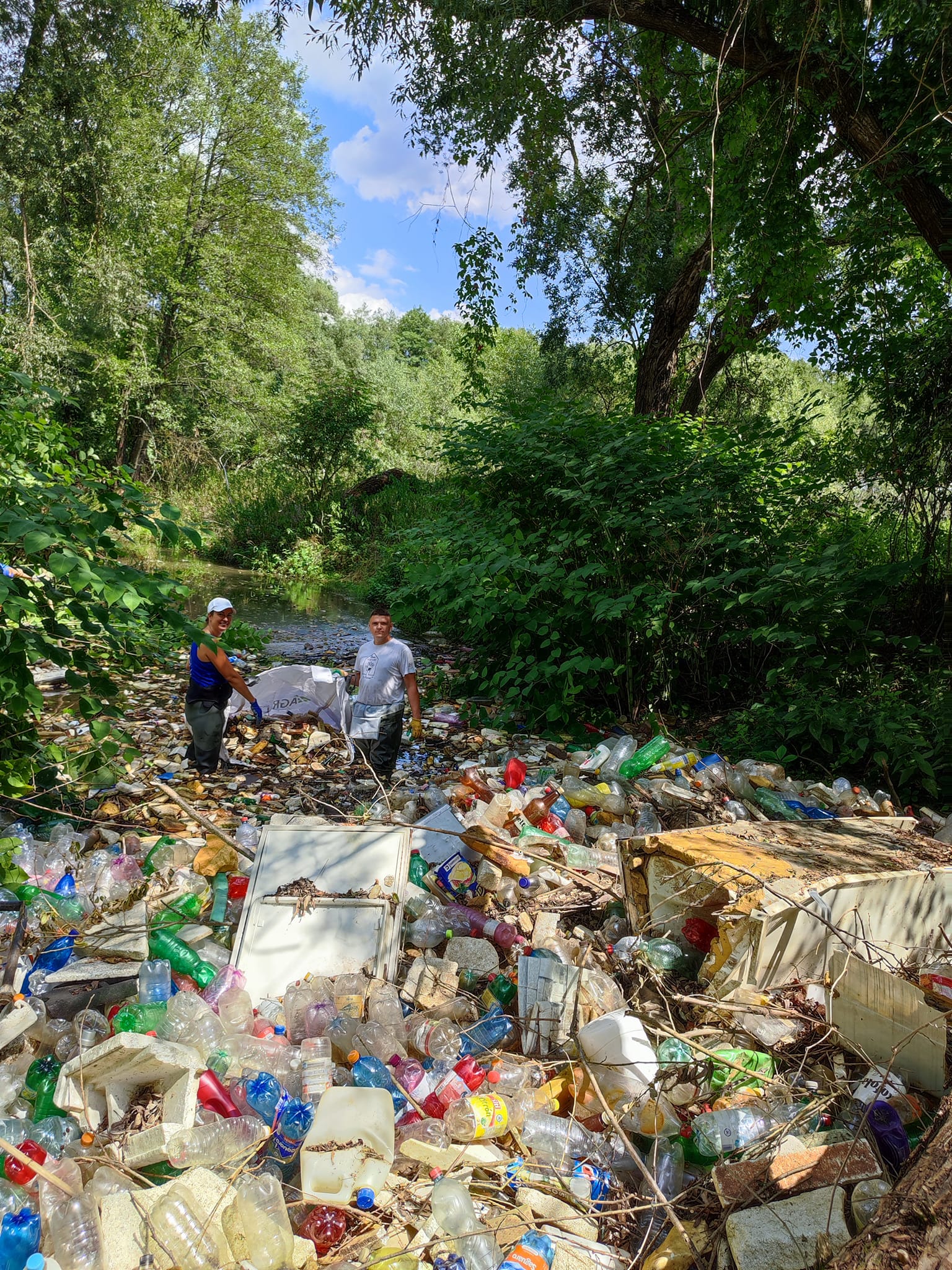Miestni vyzbierali haldy odpadu. Zdroj: Kosit