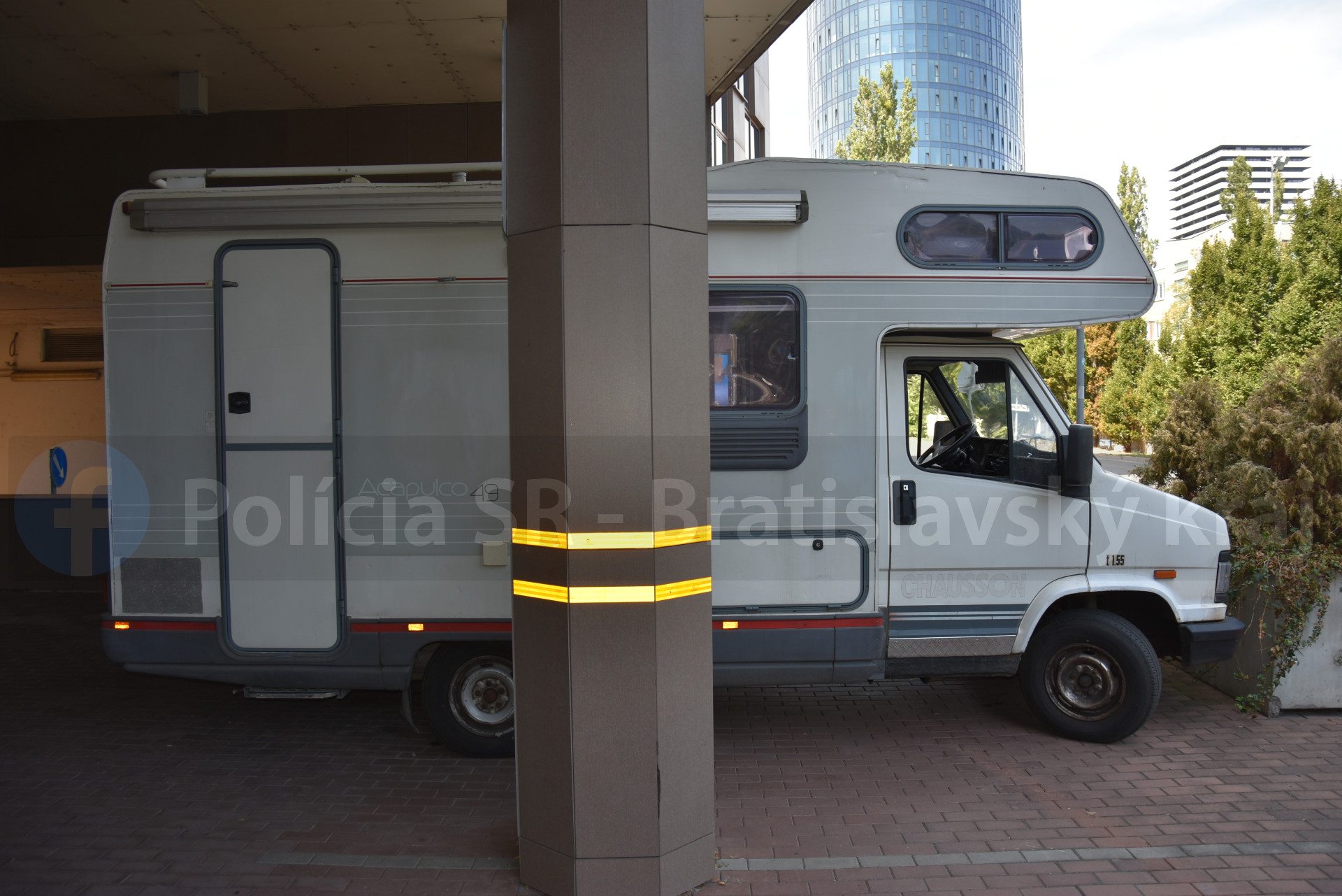 Polícia obvinila muža, ktorý mal v Bratislave vykradnúť karavan.
