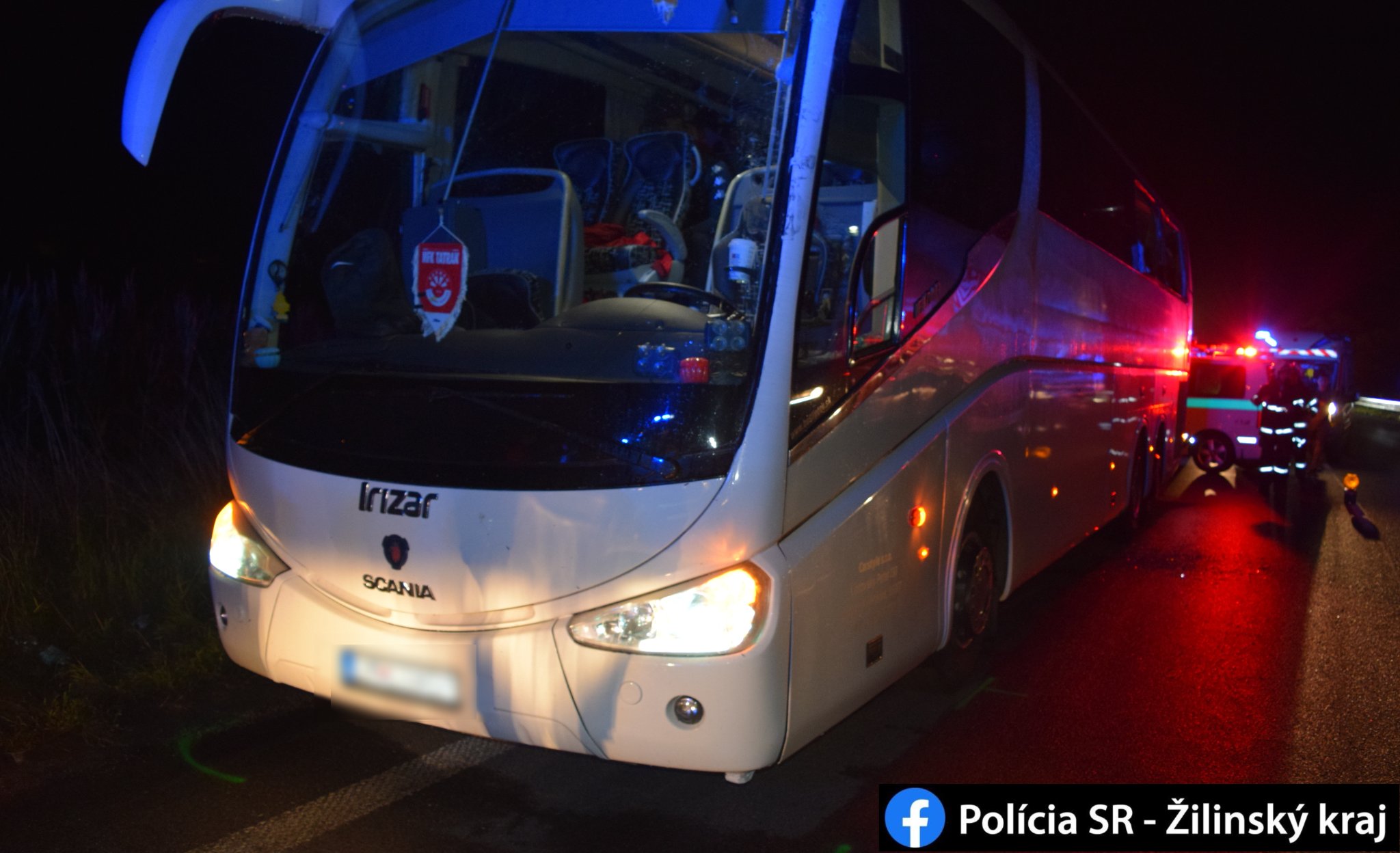 Zrážka autobusu a nákladného auta v Černovej si vyžiadala troch zranených