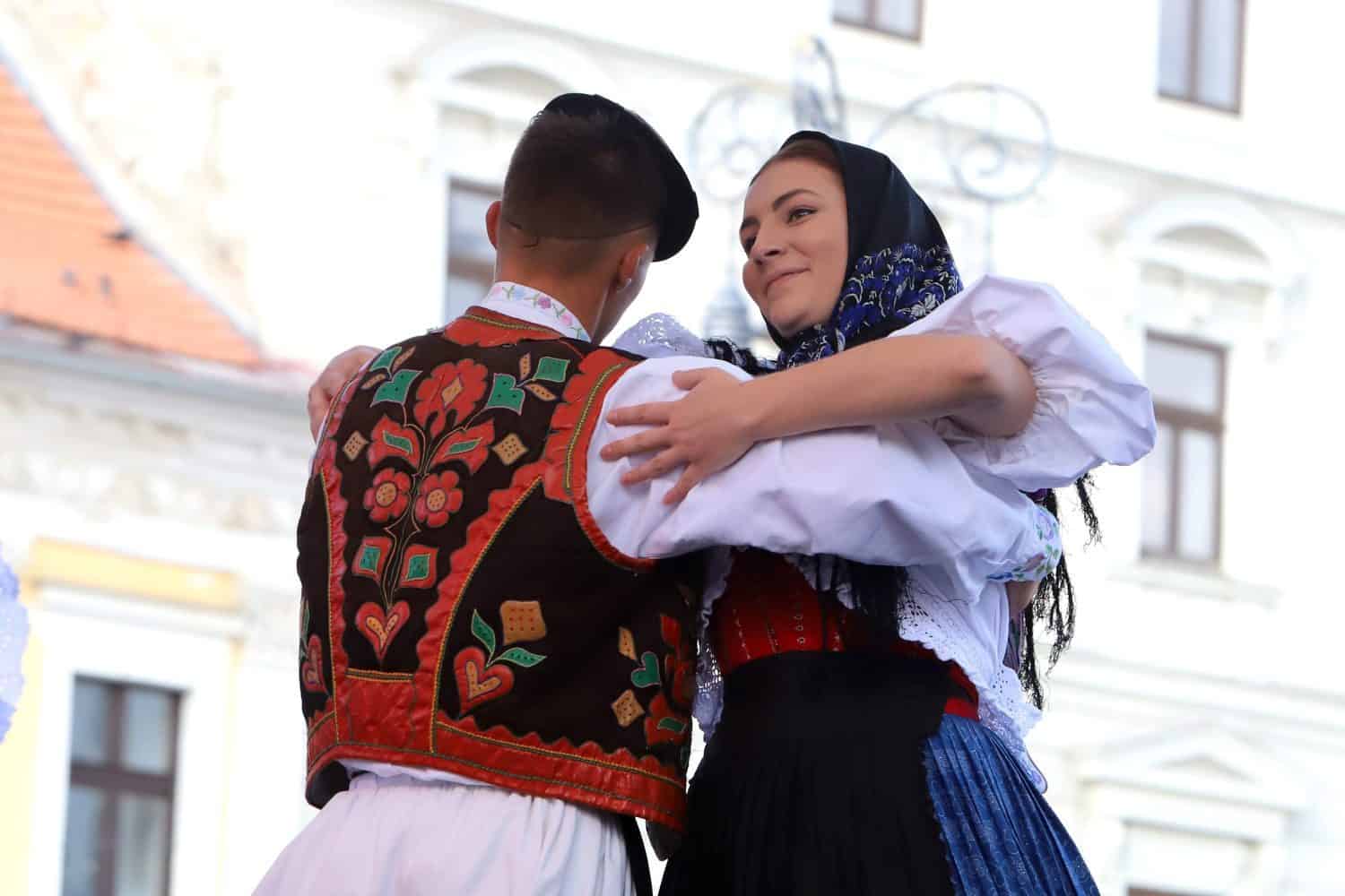 Slovenský deň kroja v Banskej Bystrici: Vyše 1200 folkloristov, sprievod aj galaprogram
