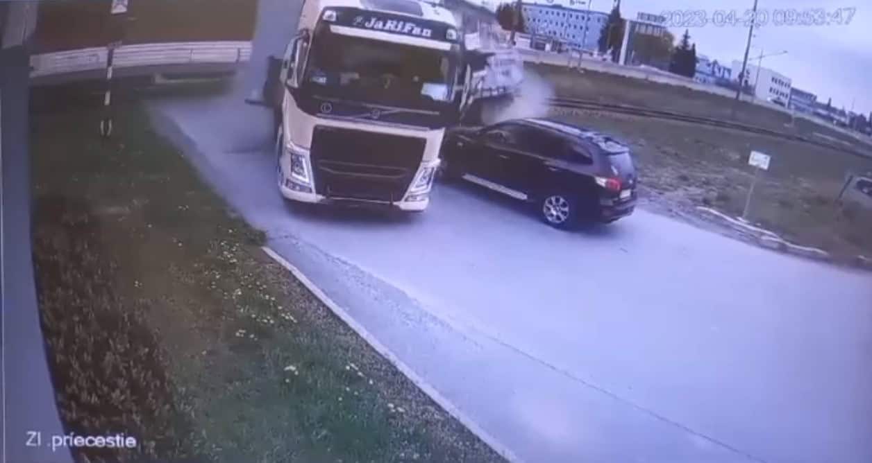 Večerná dráma v Košiciach: Vykoľajil sa osobný vlak
