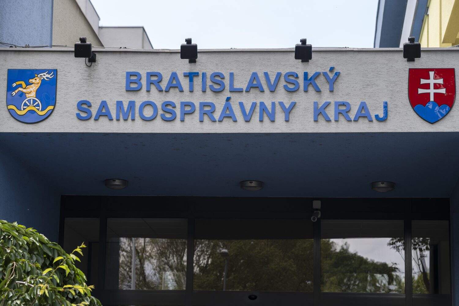 Zníženie počtu krajov na štyri podporuje len 40 percent ľudí, ukázal prieskum