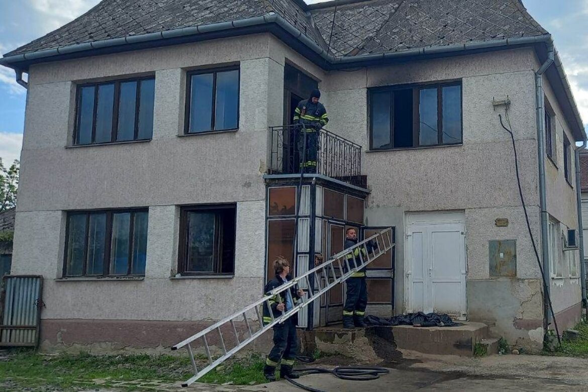 Dom, požiar. Zdroj: FB/Polícia SR - Košický kraj