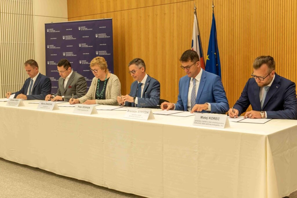 Podpis Memoranda o spolupráci s cieľom zabezpečiť podmienky pre podporu rozvoja malých modulárnych reaktorov. Zdroj: Slovenské elektrárne 