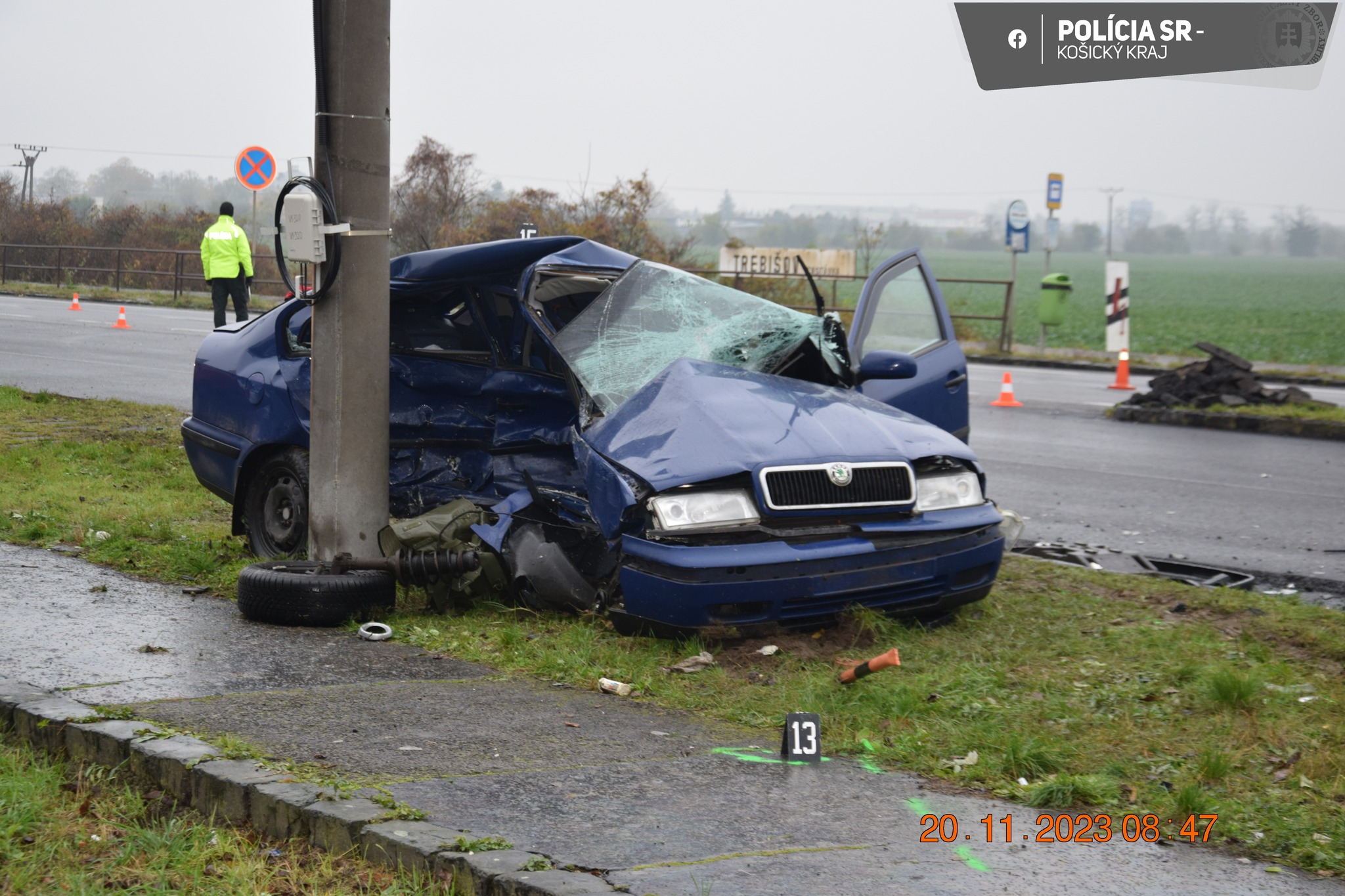 Tragická nehoda šoféra vozidla Škoda Octavia, ktorý podľahol zraneniam