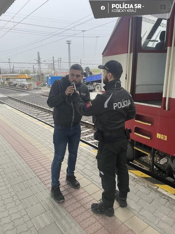 Košickí policajti kontrolovali alkohol u železničiarov. Kto nafúkal?