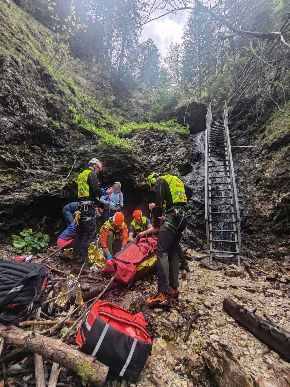 Turista po páde v oblasti Horných dier utrpel poranenie hlavy