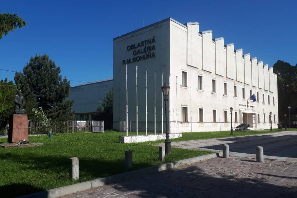 Záhradu pri Liptovskej galérii premenia na oddychový priestor