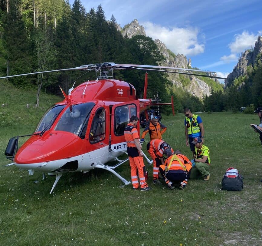 FOTO V Malej Fatre zasahovali záchranári: Pomáhali vážne zranenému cyklistovi