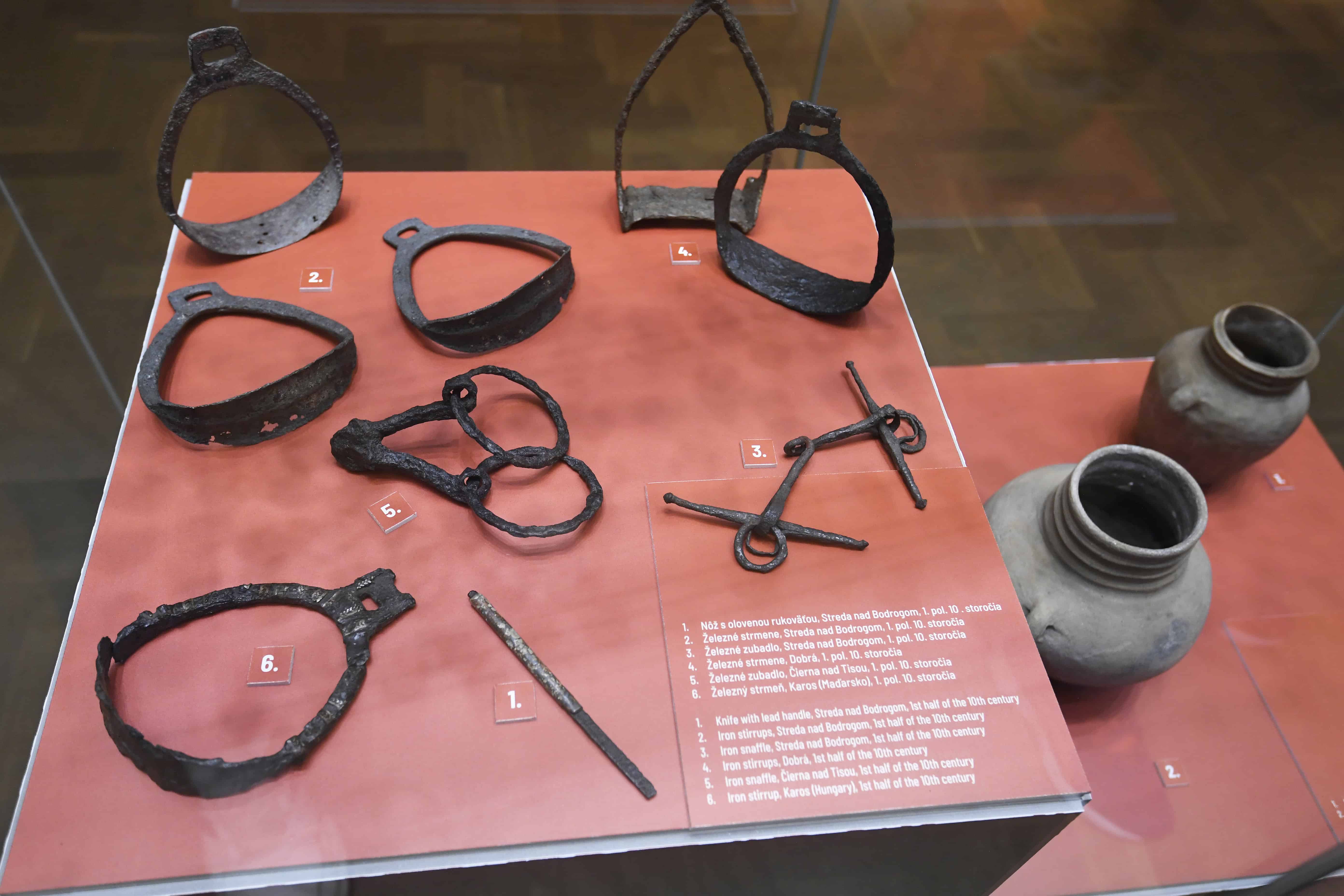 Vo Východoslovenskom múzeu sprístupnili výstavu pokladov archeológov