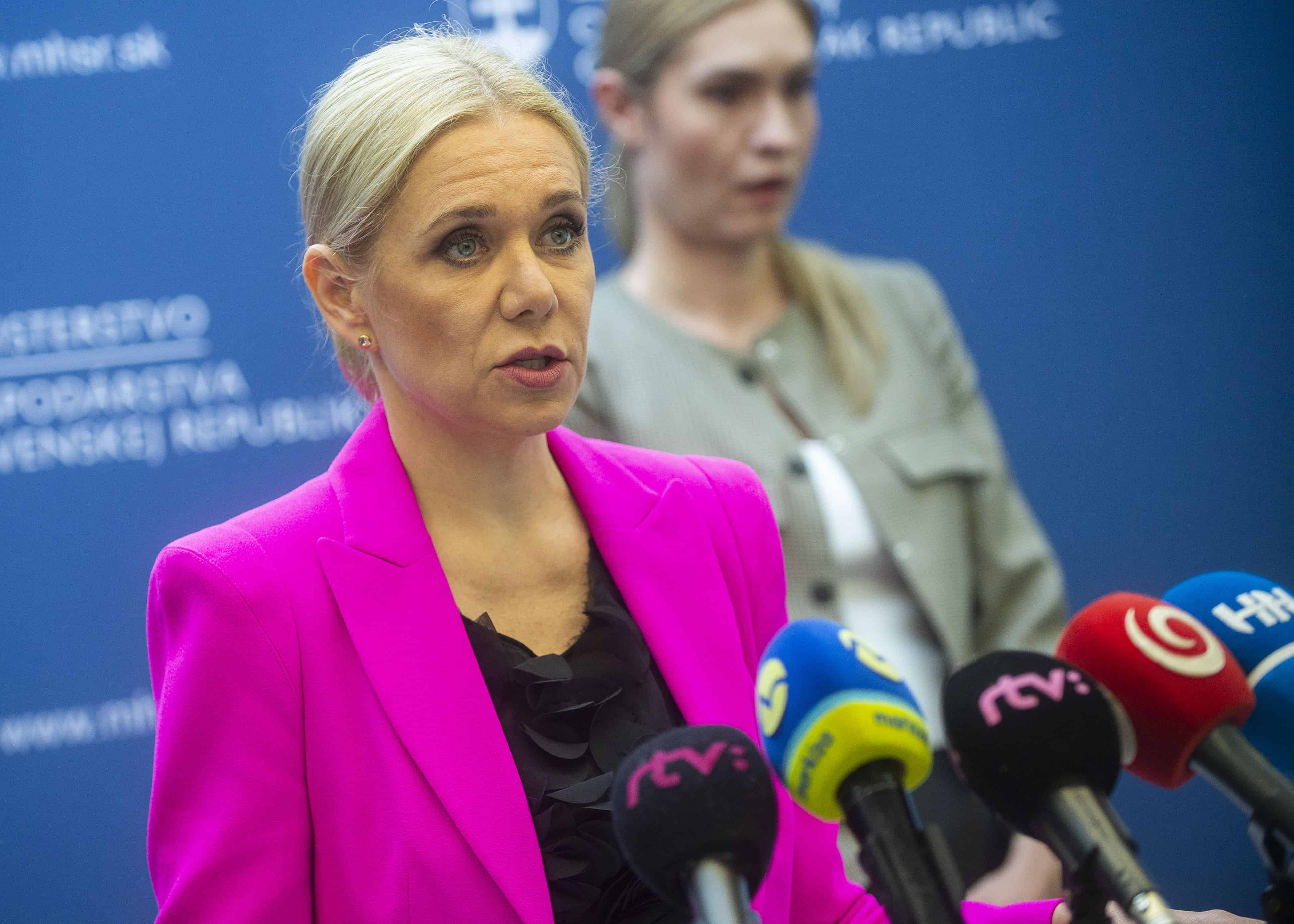 Premiér a ministerka rokovali so Samsungom pred zatvorením výroby v Galante: Čo sa ešte dá zachrániť?