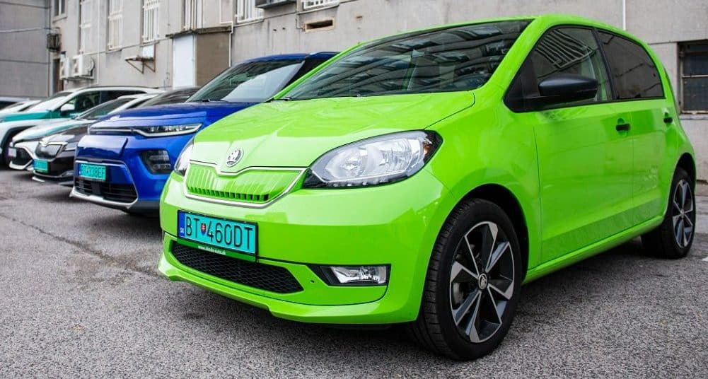 V Trenčianskom kraji pribudlo za rok 6697 osobných áut, na Slovensku takmer 80.000