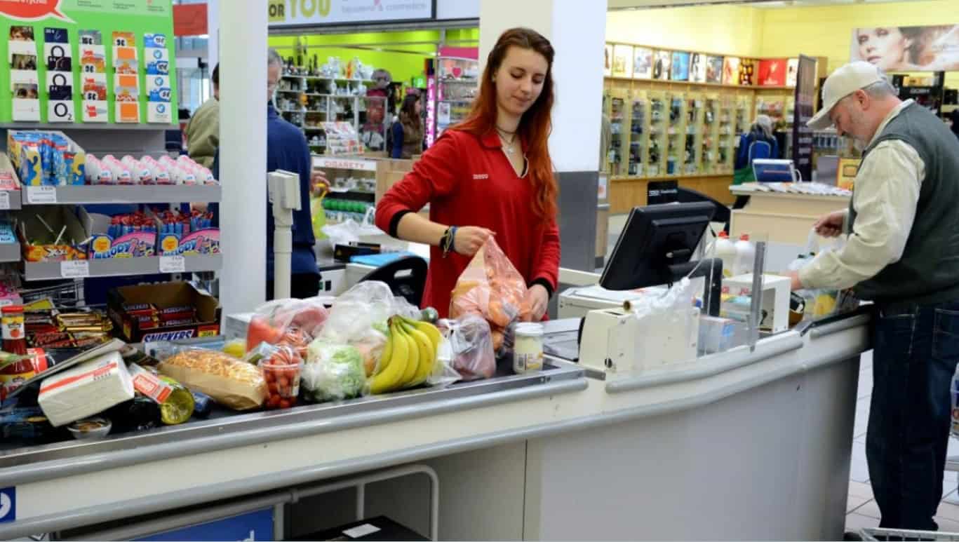 Nakupovať už môžeme aj počas Dušičiek: PREHĽAD, ako budú otvorené reťazce 1. novembra