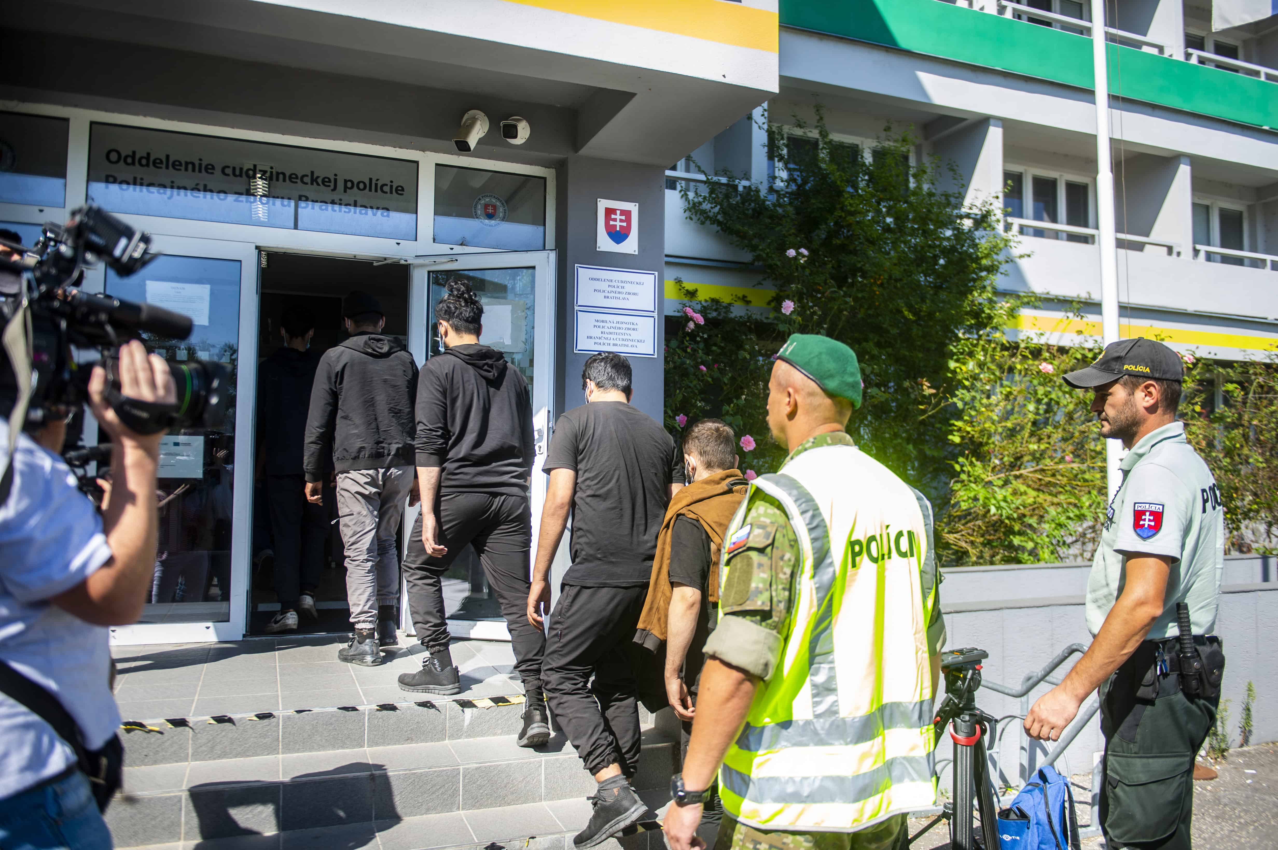 Otvorenie pracoviska cudzineckej polície v Bratislave sa prekladá