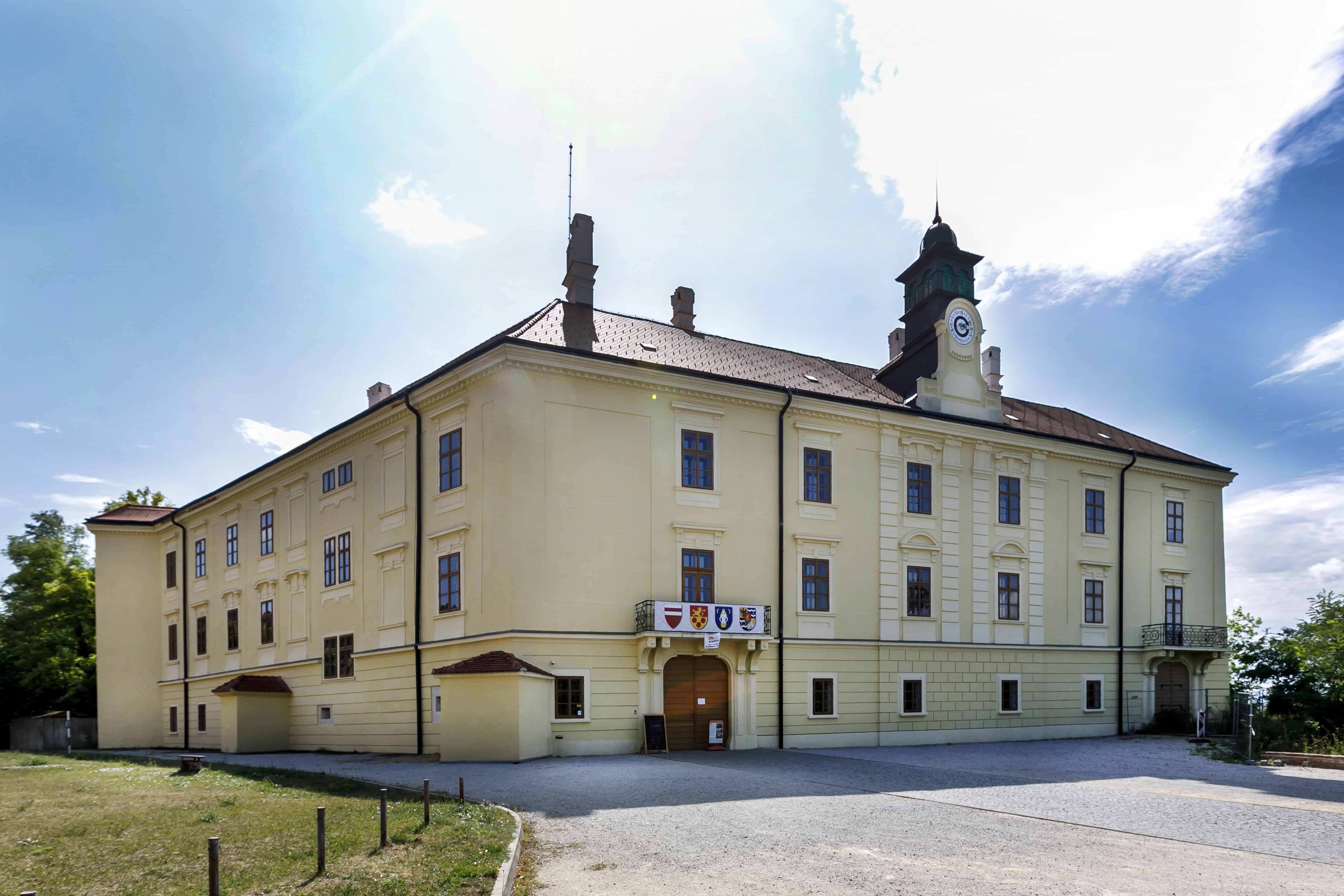 Hlohovec rieši havarijný stav bašty: Na obnovu zámku vyhlásili miliónový tender