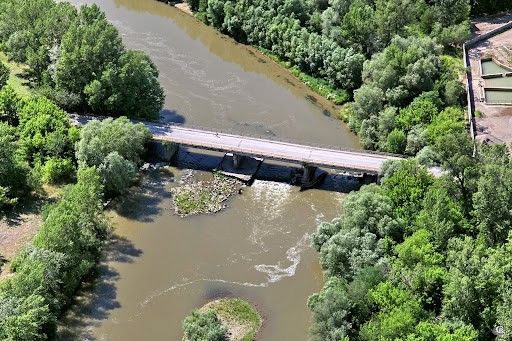 Zbúrajú chátrajúci most v Jure nad Hronom. Je zatvorený od roku 2018