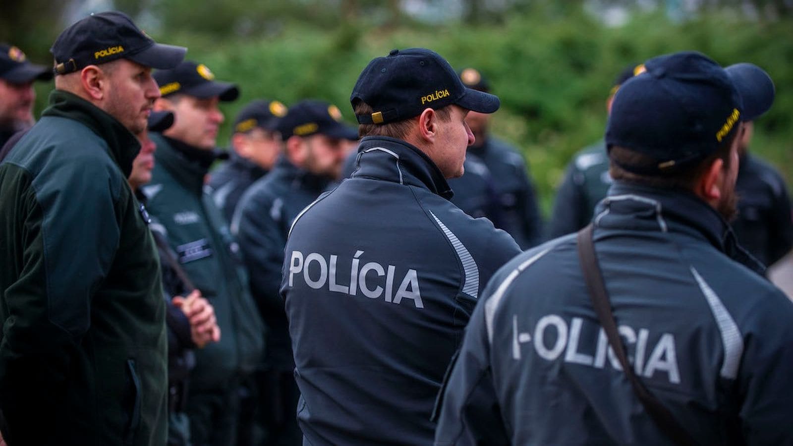 Hromadná bitka na východe Slovenska: 4 zranení aj škody na majetku. Polícia prijala opatrenia