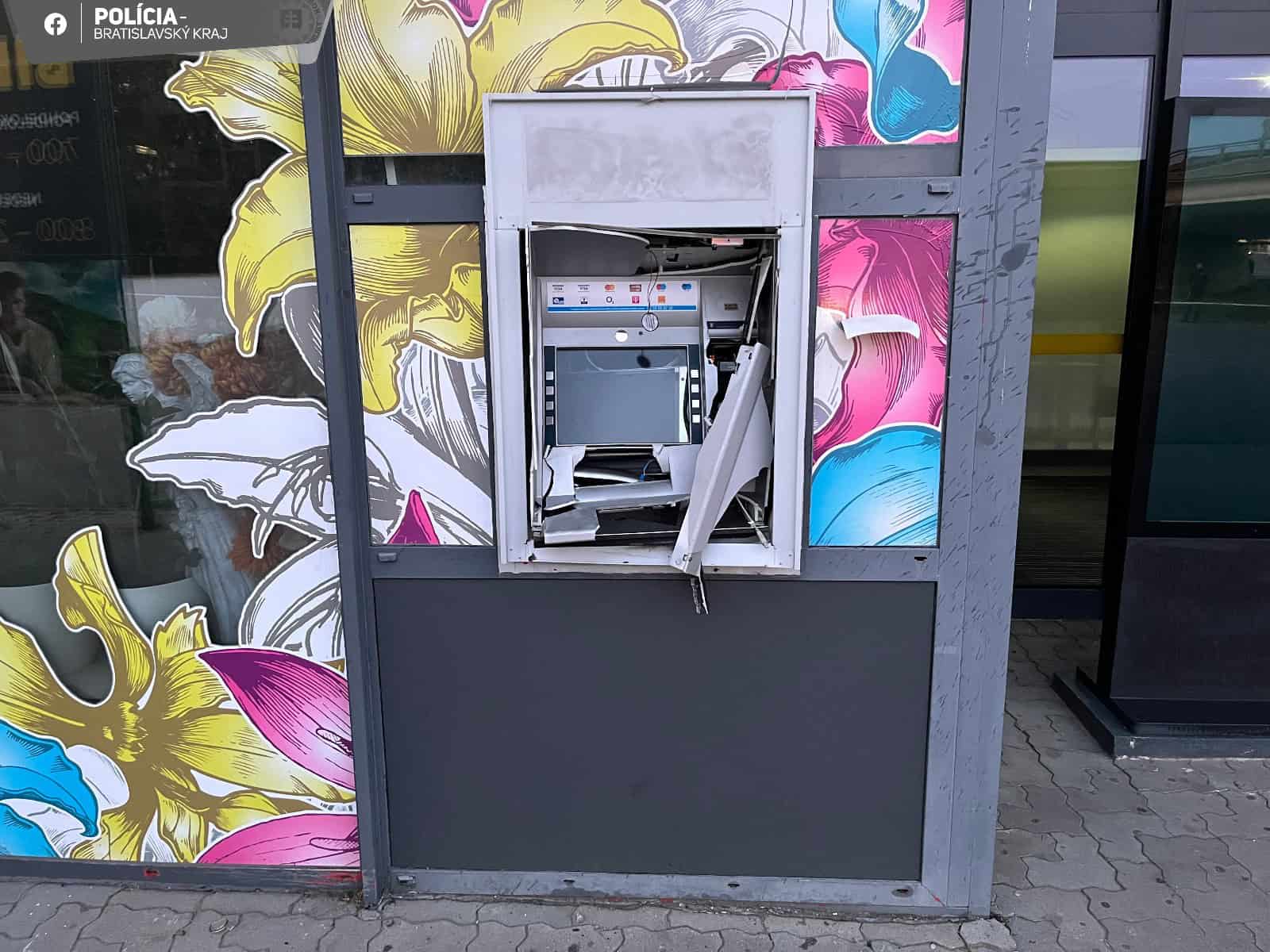 V Malackách v noci vybuchol bankomat. Polícia je v pohotovosti