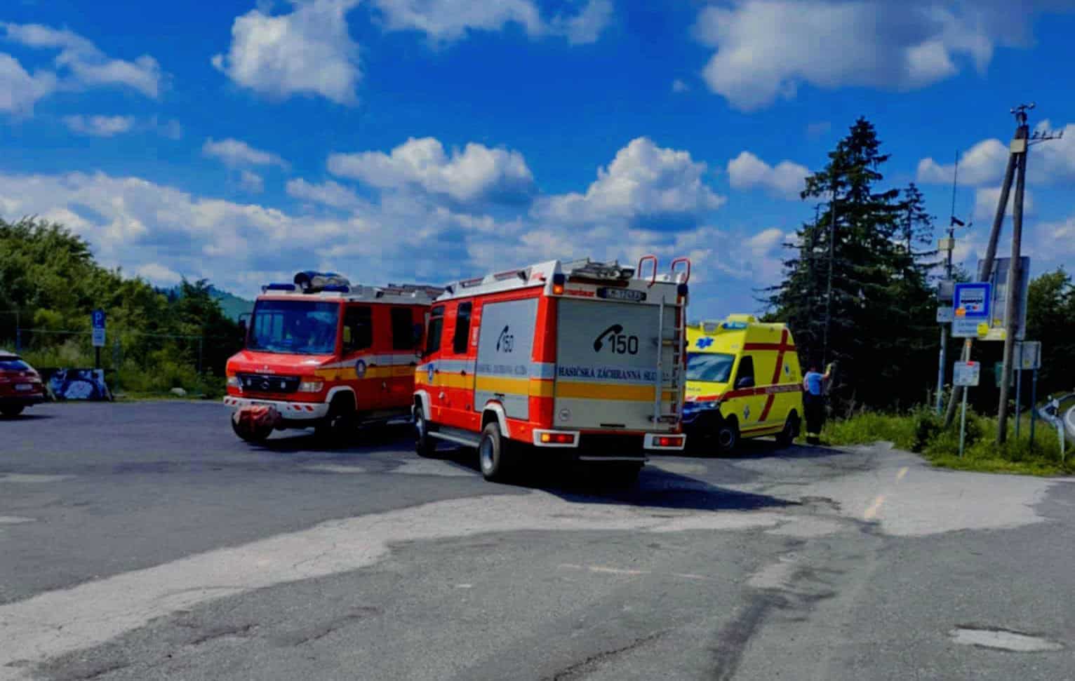 ŤAŽKÁ NEHODA pri Dolnom Kubíne: V Medzibrodí nad Oravou sa zrazili dve autá, traja zranení