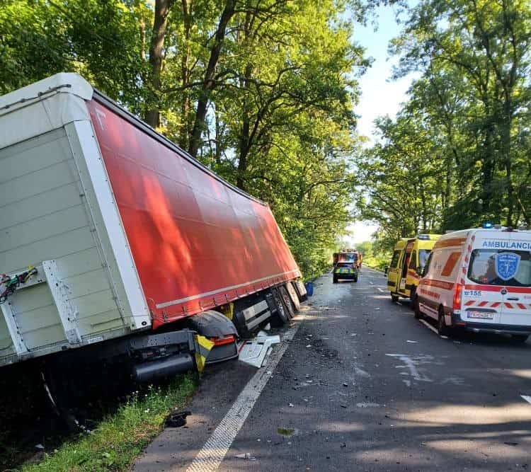 AKTUÁLNE FOTO HROZNÉ NEŠŤASTIE: Čelná zrážka skončila TRAGICKY! Záchranársky vrtuľník odvolali, úsek uzavreli