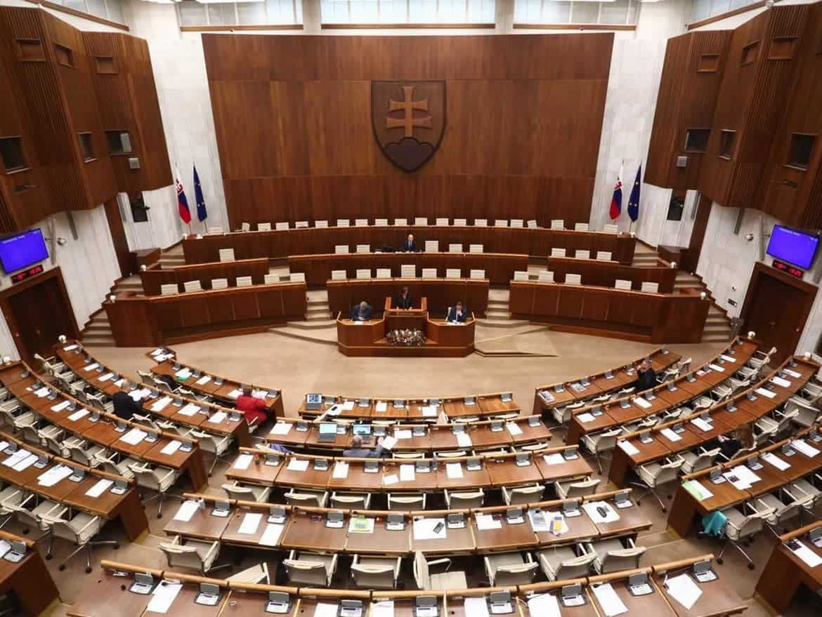 Návrat poslancov do NRSR: V pondelok kľúčová debata o voľbách zo zahraničia a ďalších zmenách
