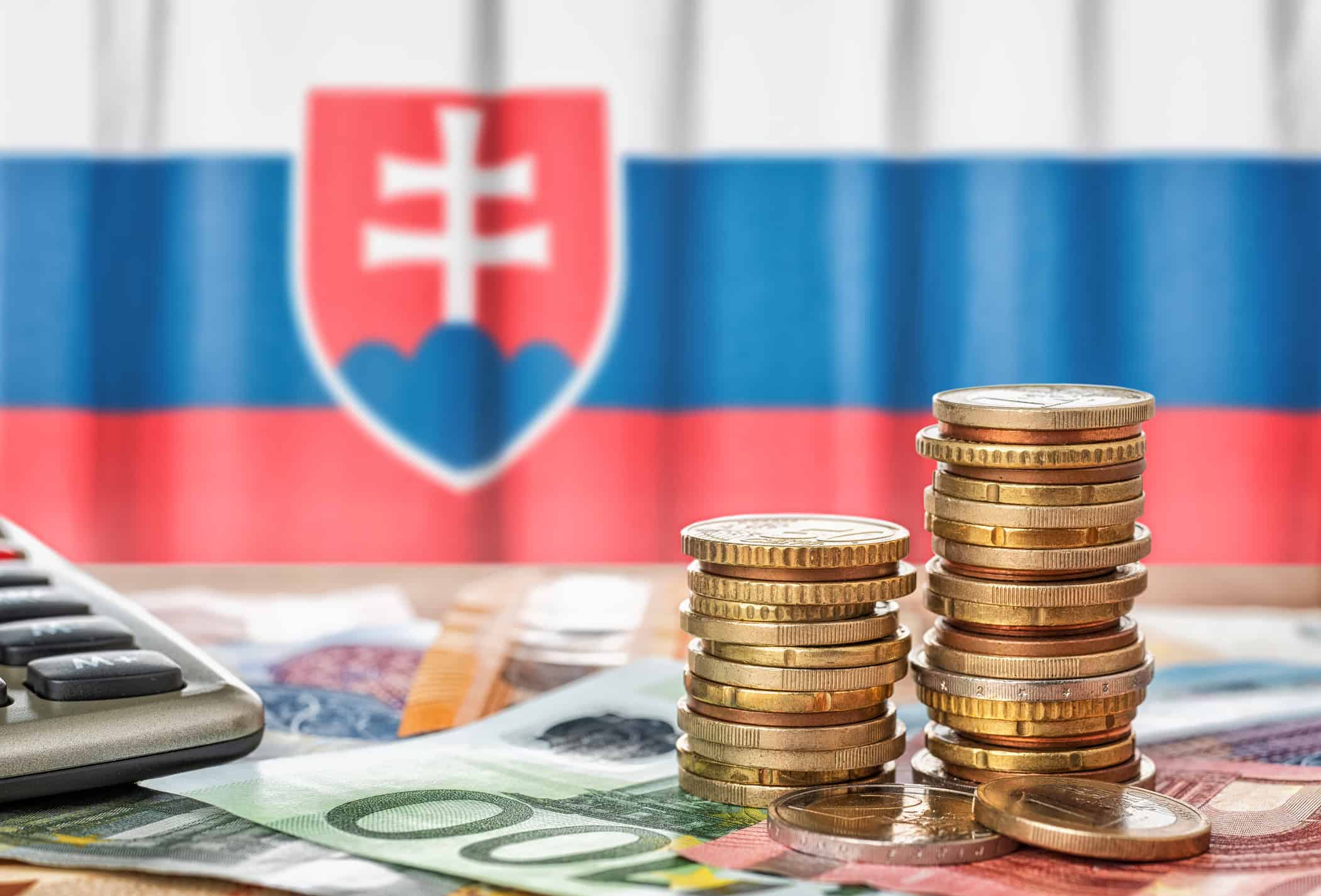 VEĽKÝ PREHĽAD ZMIEN v 2026: Dotknú sa pracujúcich, mamičiek, vodičov aj cien potravín. TOTO by mal vedieť každý