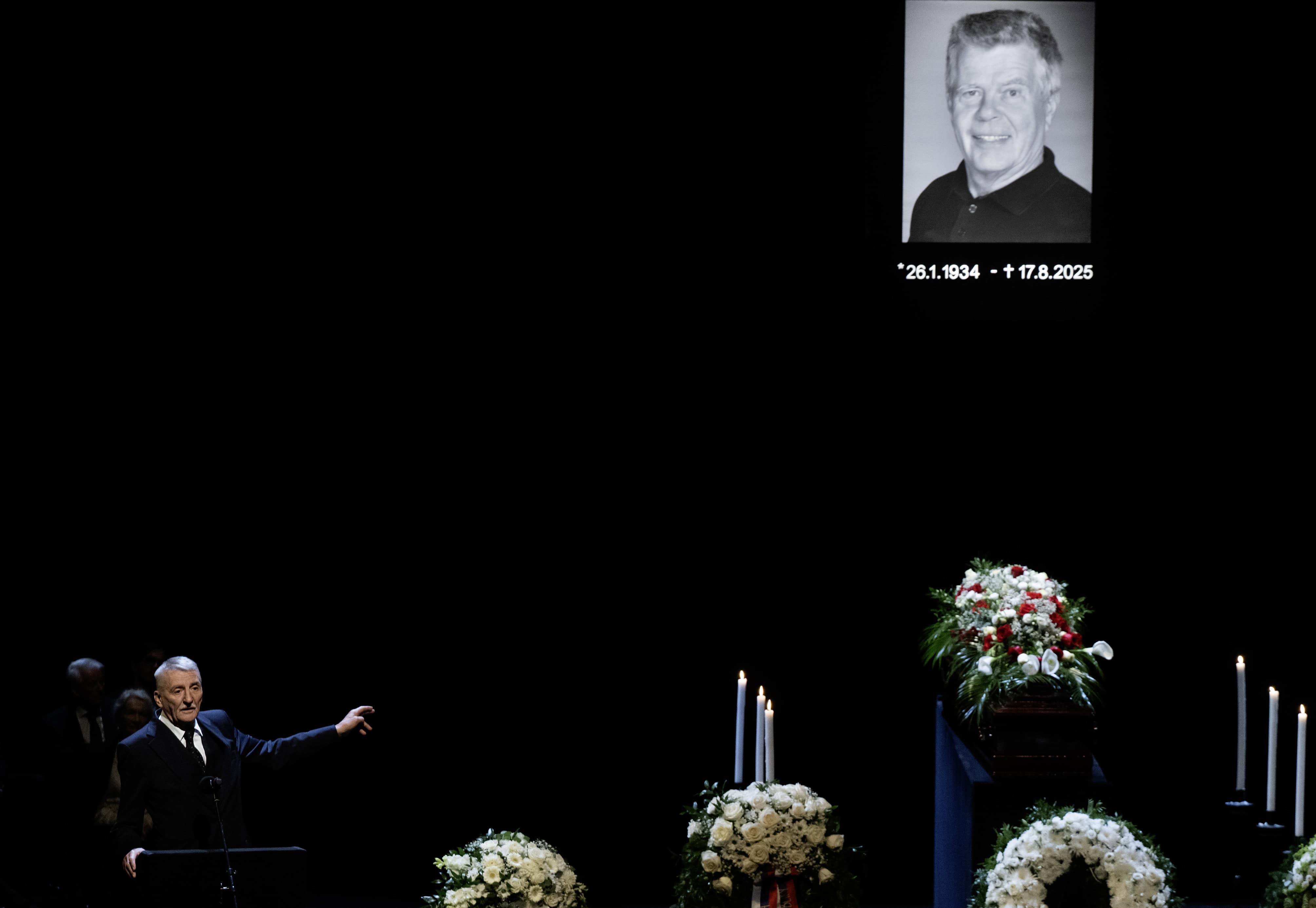 V divadle sa konala posledná rozlúčka s legendárnym hercom: Dojala kolegov aj fanúšikov