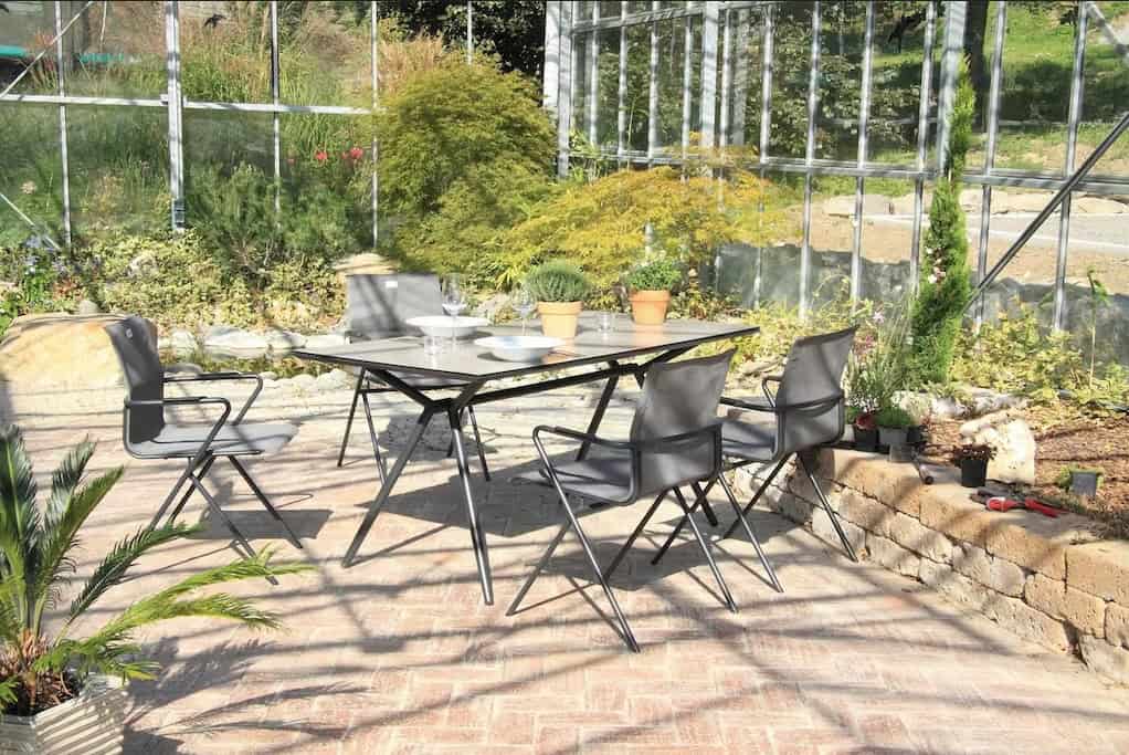 Útek z mesta na vidiek: Ako využiť záhradu nielen na pestovanie, ale aj relax