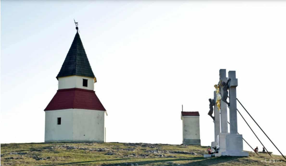 Tisícky pútnikov zaplnili nitriansku Kalváriu: Začala sa tradičná mariánska púť s bohatým programom