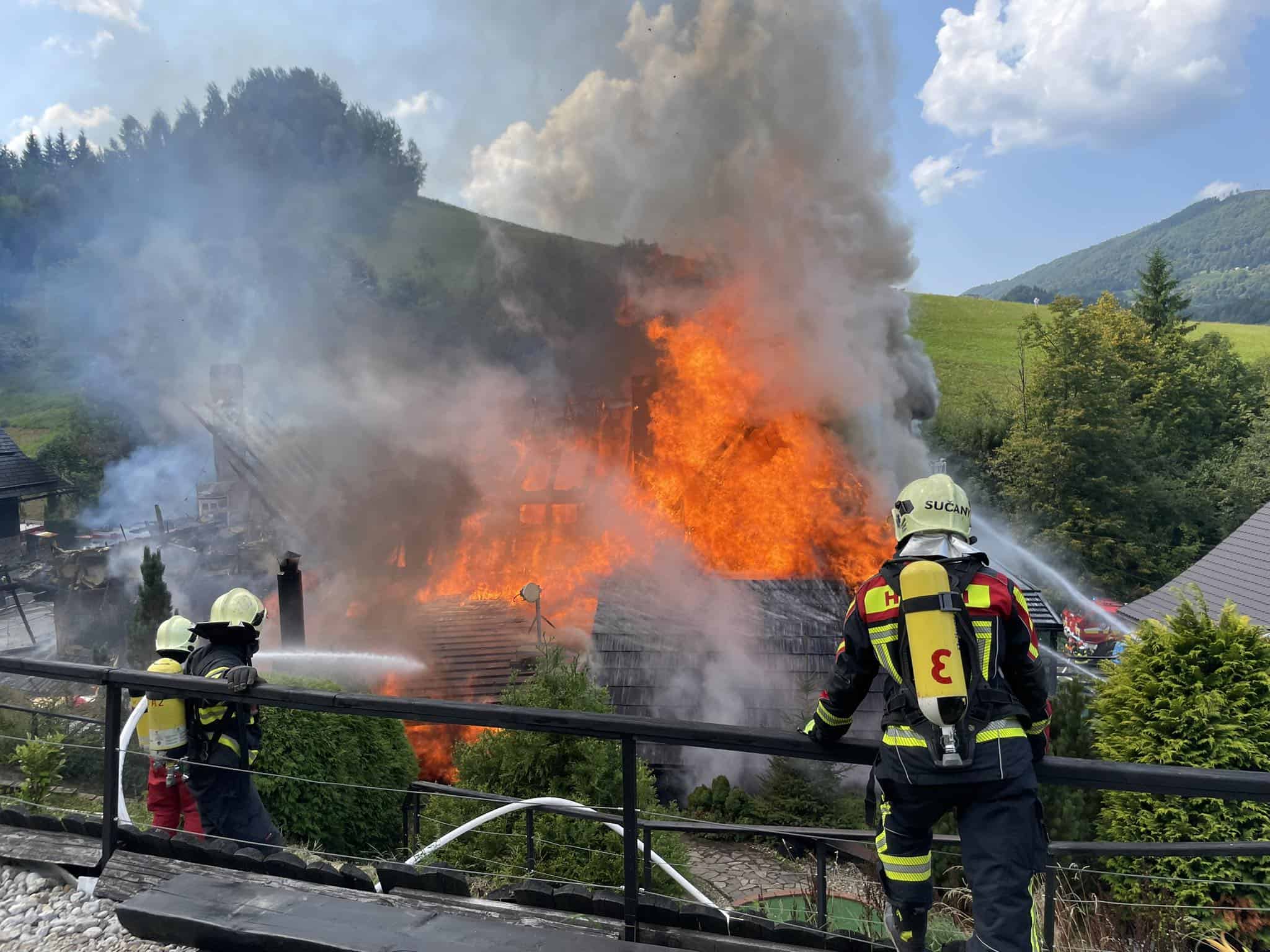 FOTO SKAZY V obľúbenom slovenskom rezorte vypukol POŽIAR! Zasahuje množstvo hasičov, hlásia enormné ŠKODY
