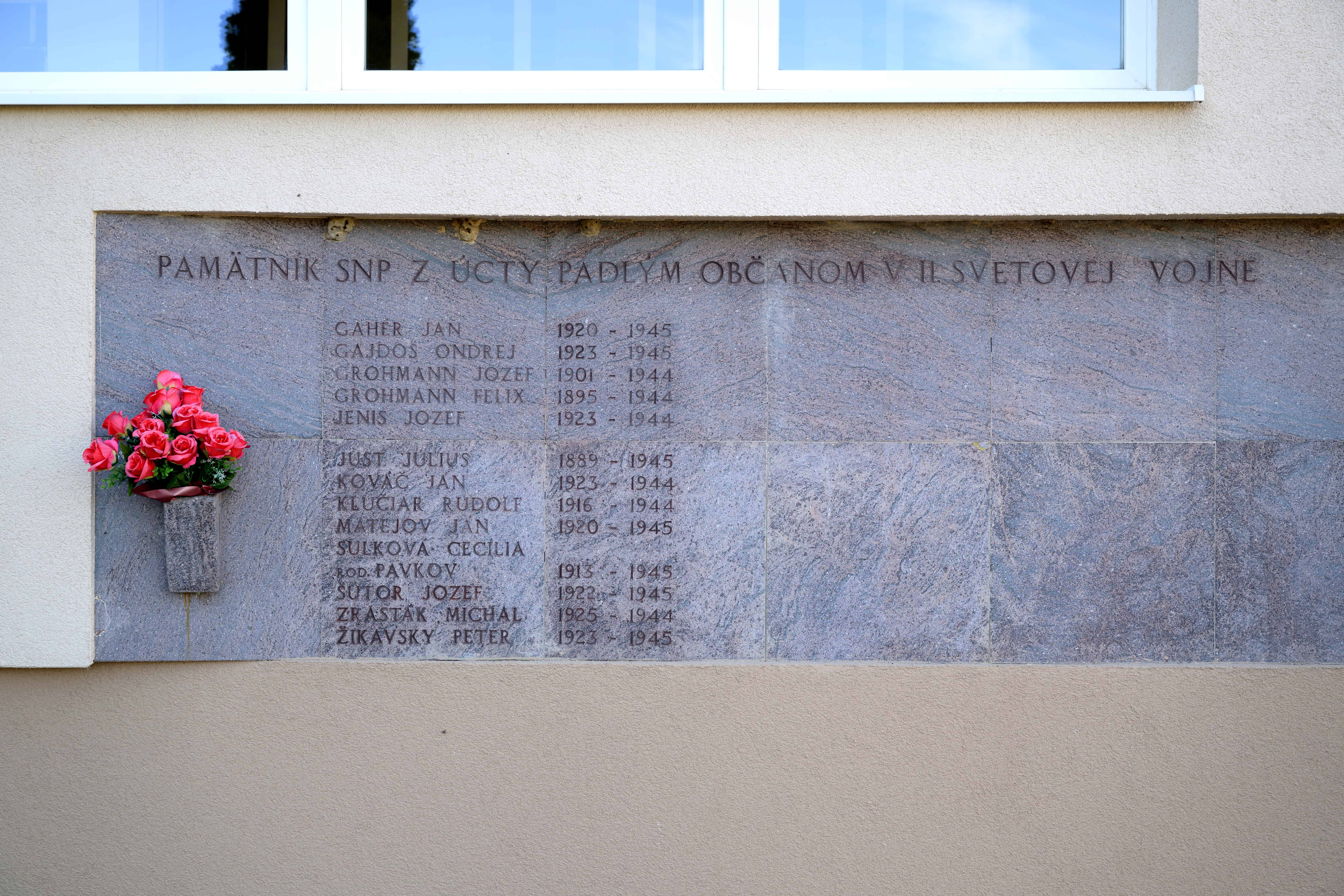 Turistický pochod partizánskym chodníkom: Skýcov a Zlatno si pripomenuli 81. výročie SNP