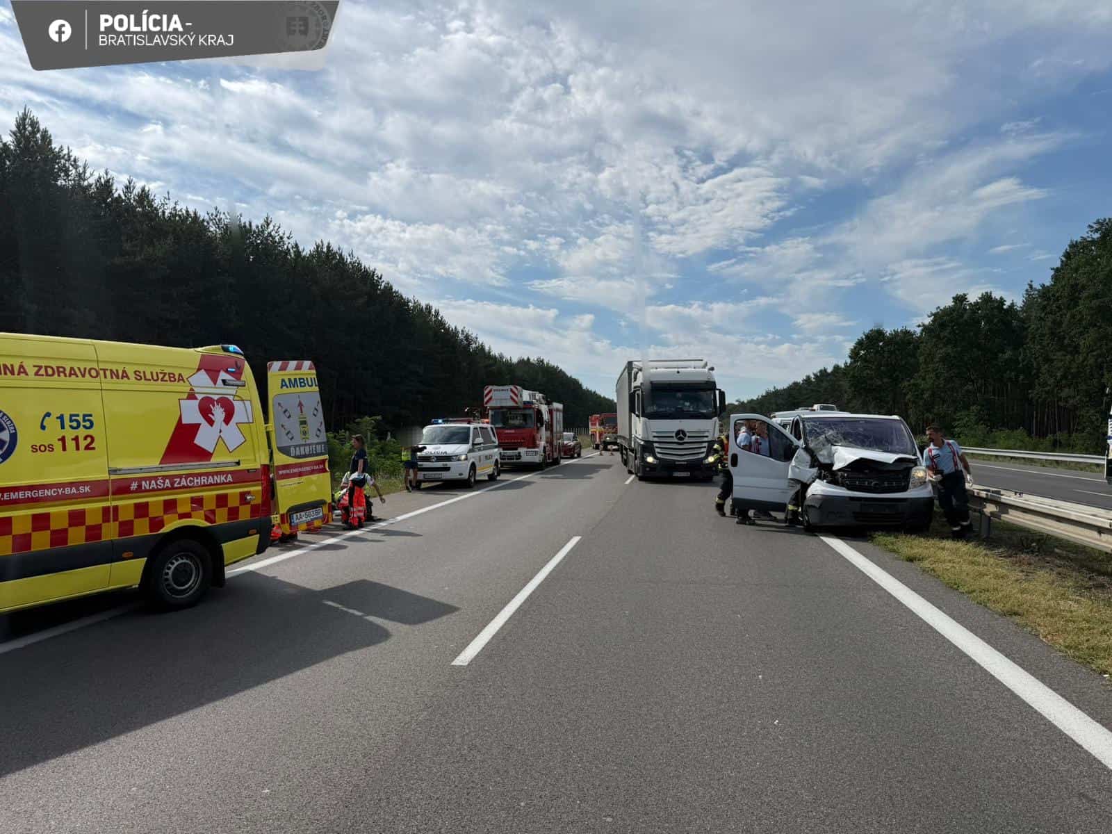 AKTUÁLNE FOTO ŤAŽKÁ NEHODA na diaľnici! Pristáva VRTUĽNÍK, cestu uzavreli: Tvoria sa obrovské kolóny