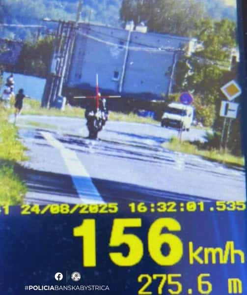 Polícia prichytila poľského motocyklistu v Hontianskych Tesároch: Rútil sa 156 km/h, dostal mastnú pokutu