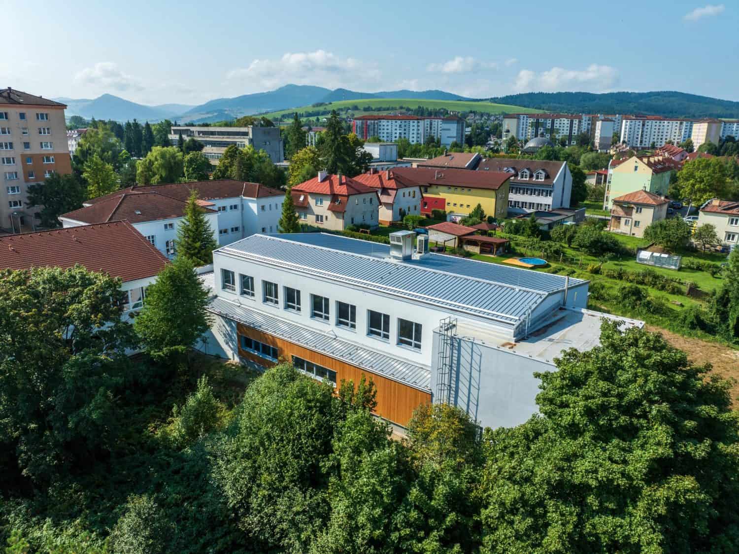 Staroľubovnianske gymnázium otvorilo modernú telocvičňu za vyše 2 milióny – žiaci získali nové možnosti