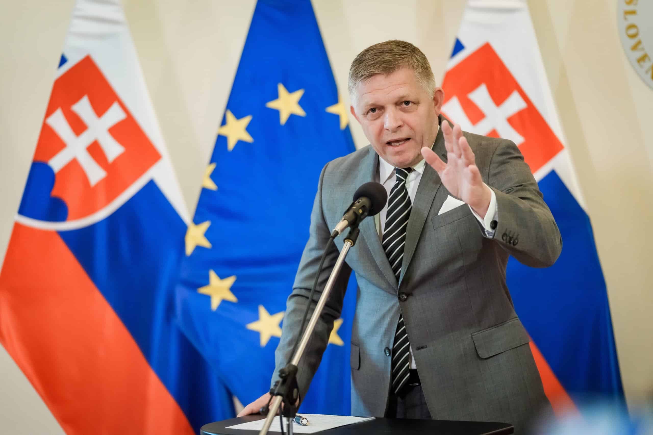 Premiér považuje za správne, aby ľudia v zahraničí volili vo volebnej miestnosti