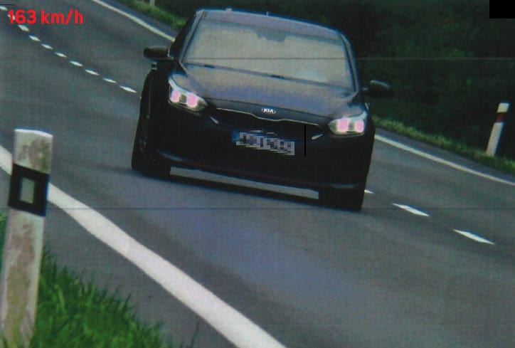 Polícia namerala vodiča medzi Gbelmi a Kopčanmi: Bezohľadná jazda 163 km/h, čaká ho vysoká pokuta