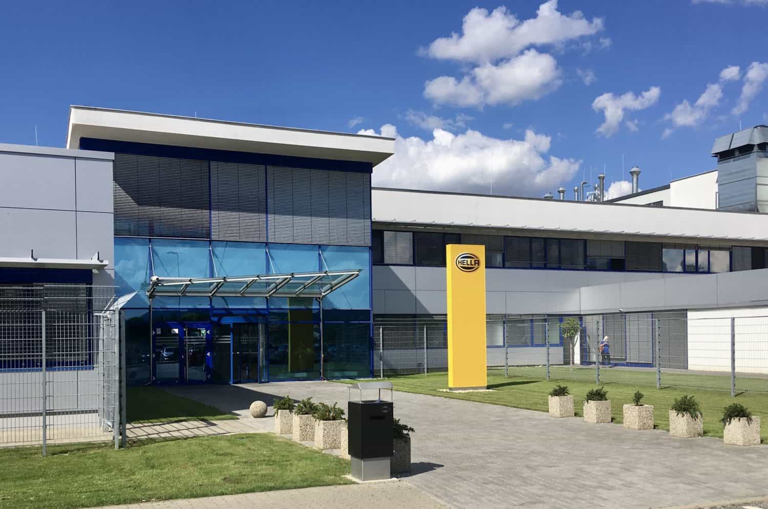 VEĽKÉ PREPÚŠŤANIE v automobilovom priemysle: Fabrika na Slovensku má problémy, ľudia prídu o prácu