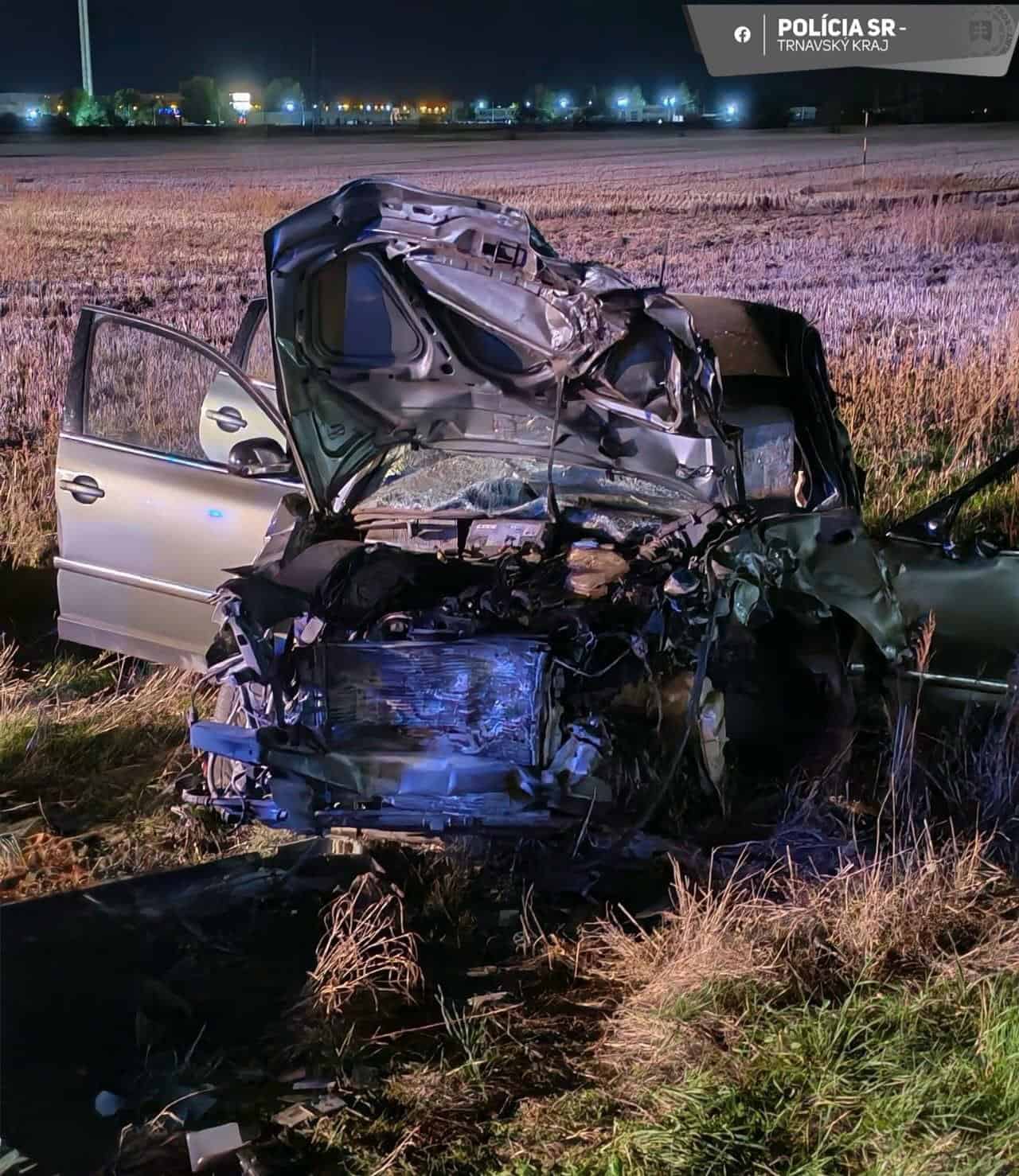 OBROVSKÁ TRAGÉDIA na ceste: Hlásia 2 obete a ranených, dieťa s mamou ostali zakliesnené
