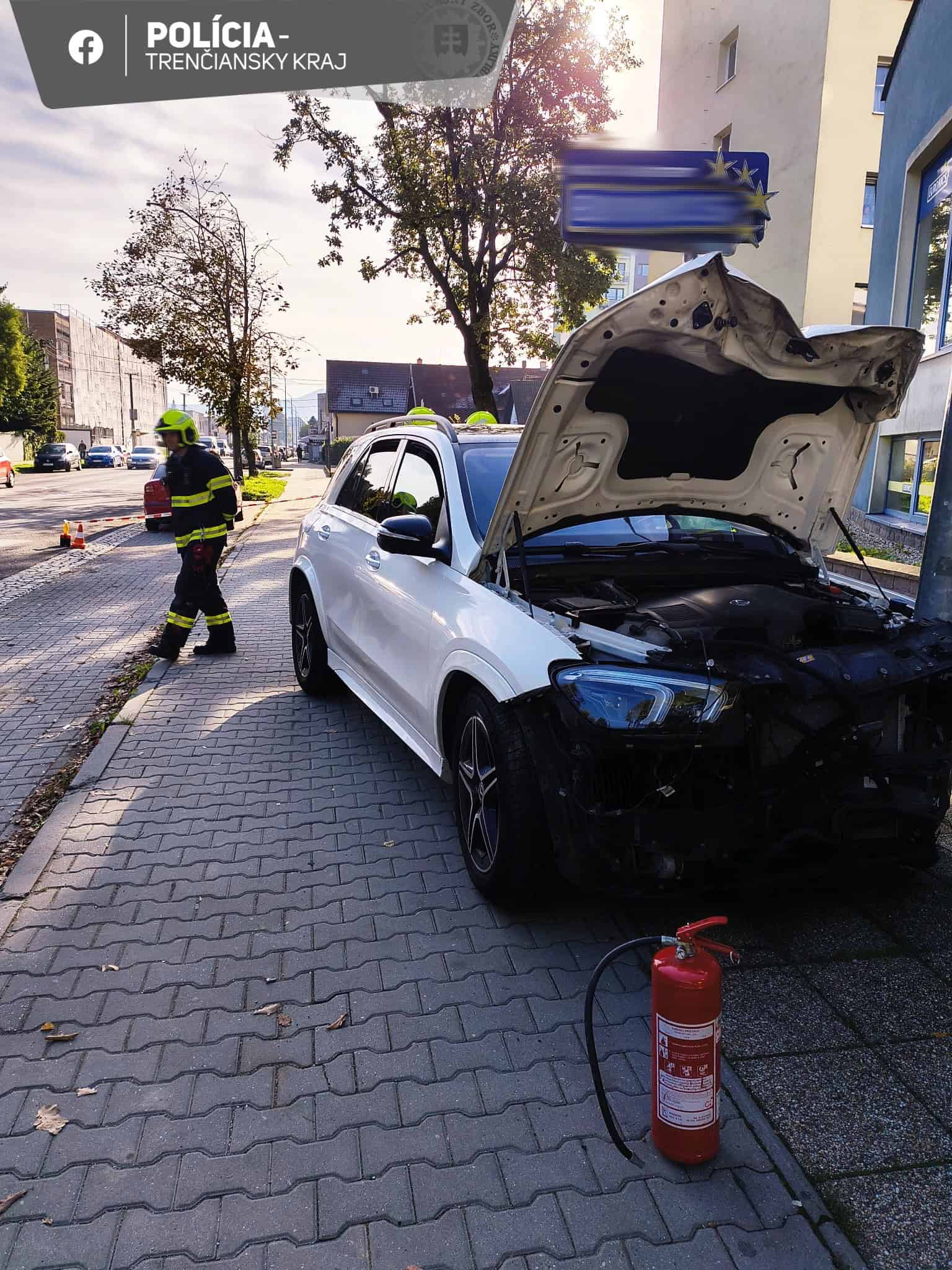 FOTO ŠIALENÁ JAZDA opitého LEKÁRA na luxusnom aute: Zničil 6 vozidiel! Až TOTO ho zastavilo